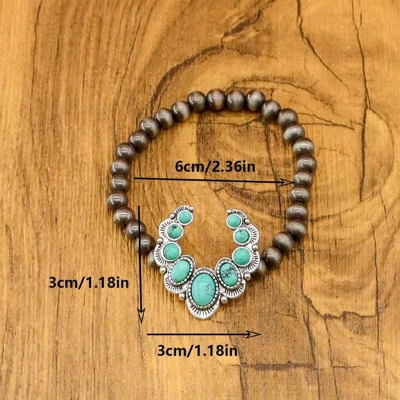 Vintage Silver and Turquoise Bracelet - Picture 7 of 9